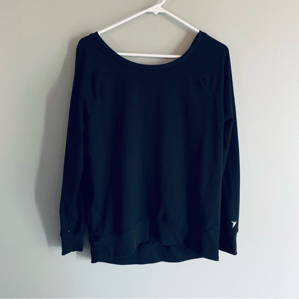 Old Navy athletic sweatshirt size medium vneck back black top